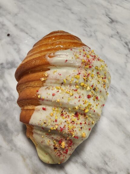 CROISSANT PISTACHO - CONFITURA DE FRAMBUESA