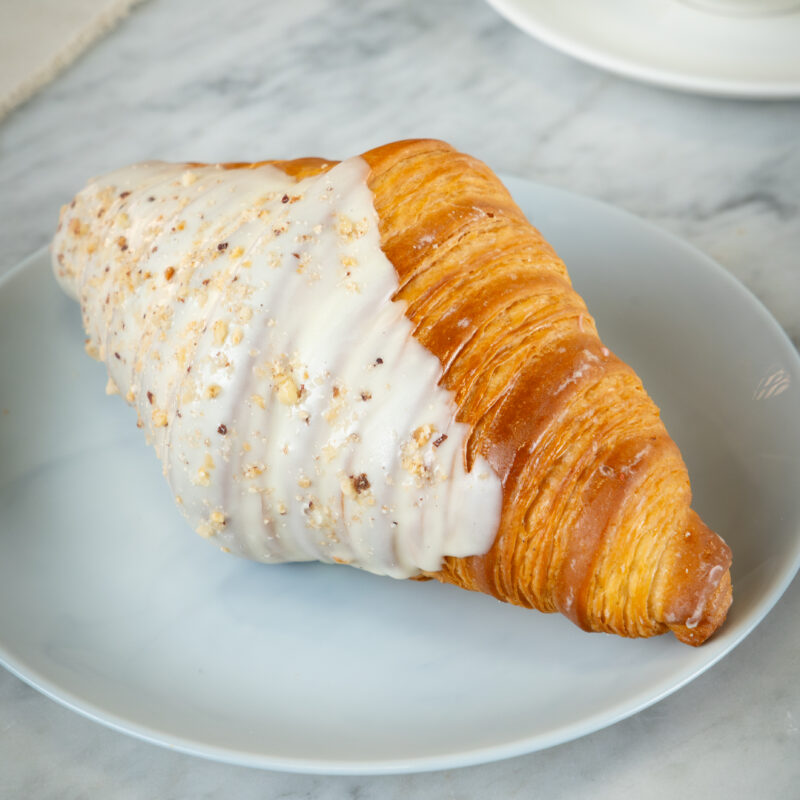 CROISSANT DE AVELLANA Y CHOCOLATE BLANCO