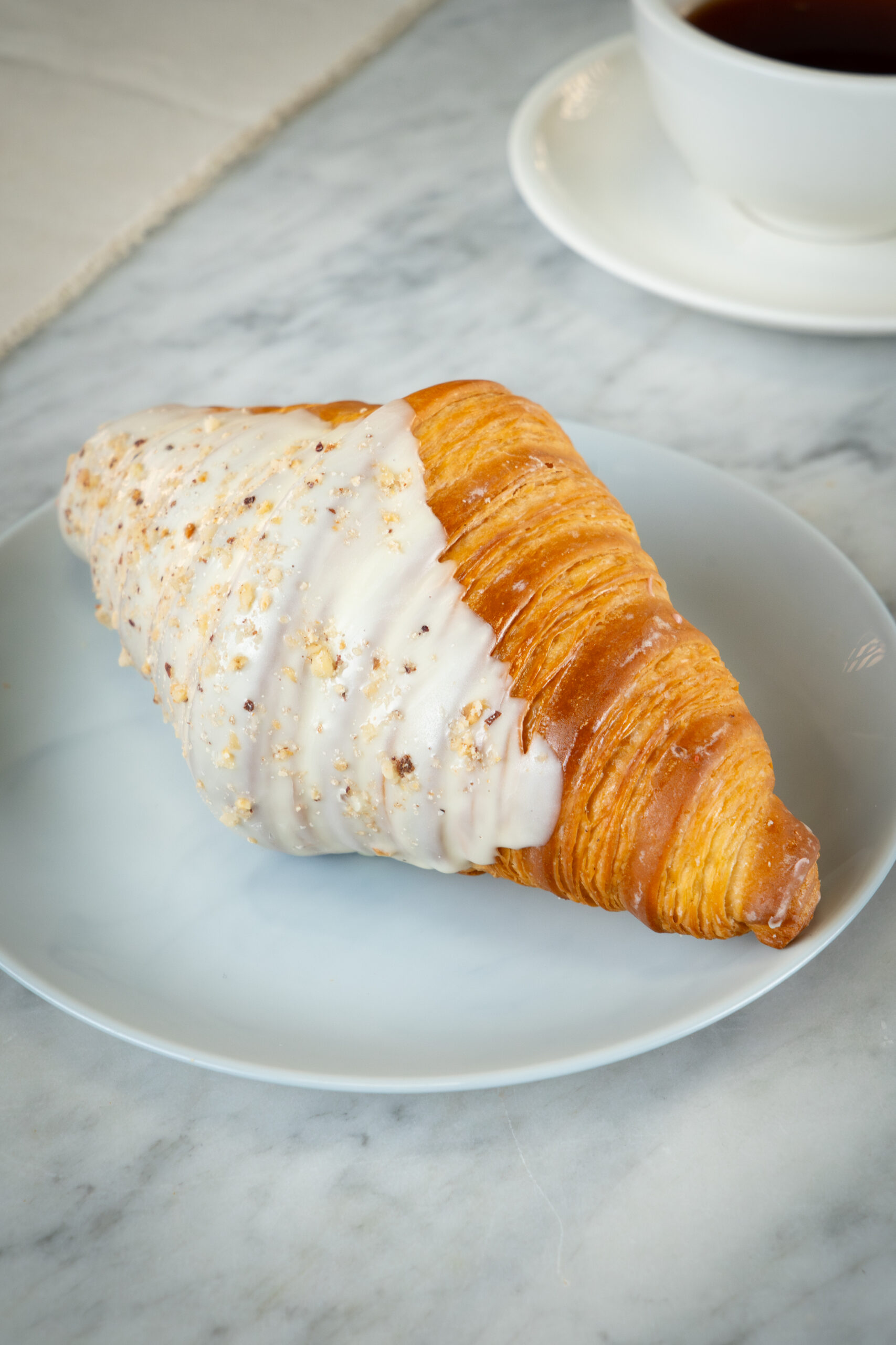 CROISSANT DE AVELLANA Y CHOCOLATE BLANCO